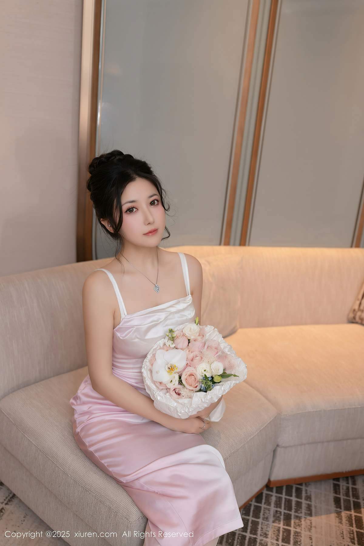 Xiuren秀人网-鱼子酱：樱色绸光里的静默春诗