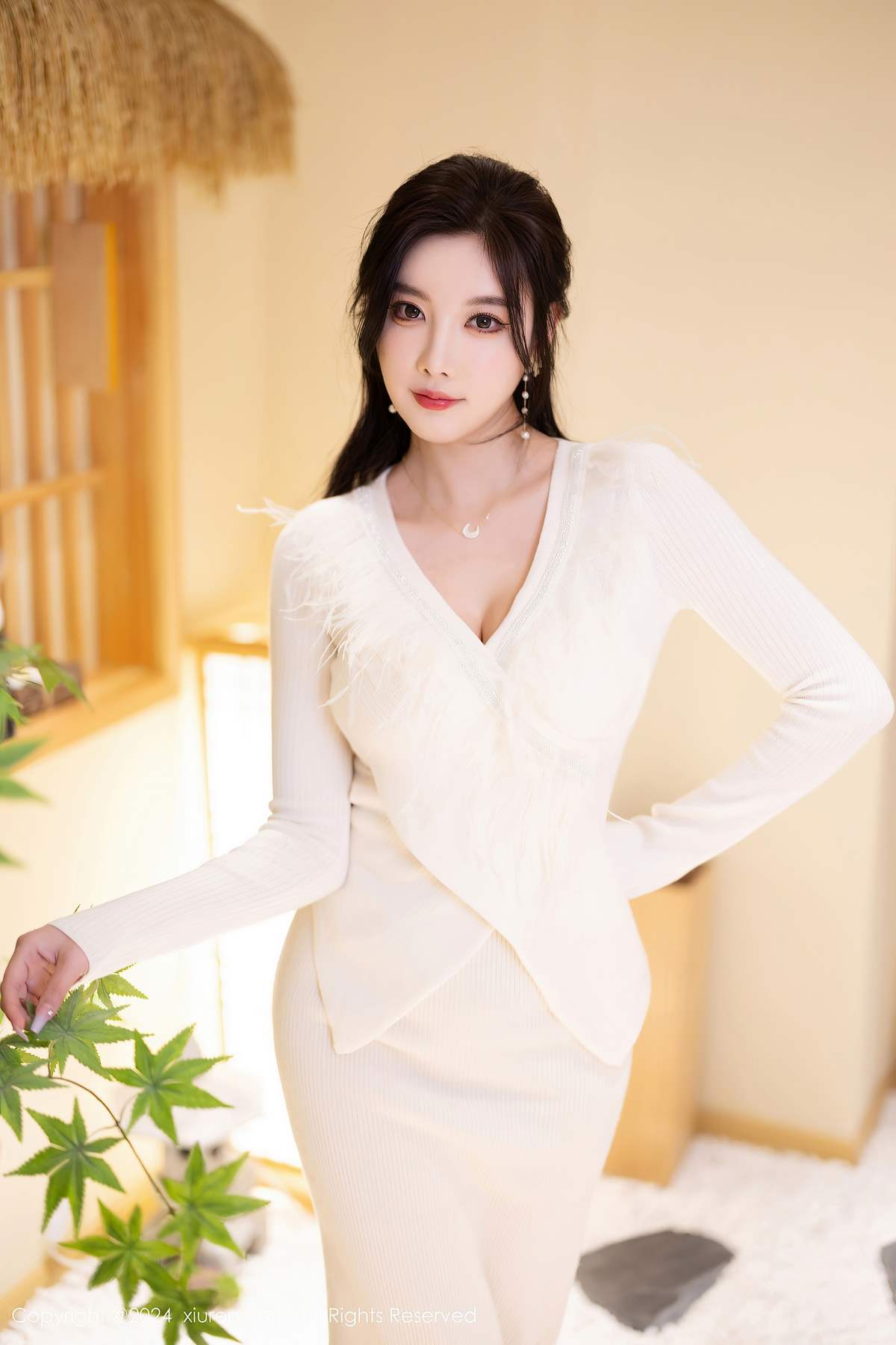 Xiuren秀人网-杨晨晨：晨光潋滟处，一袭红裳惊岁月