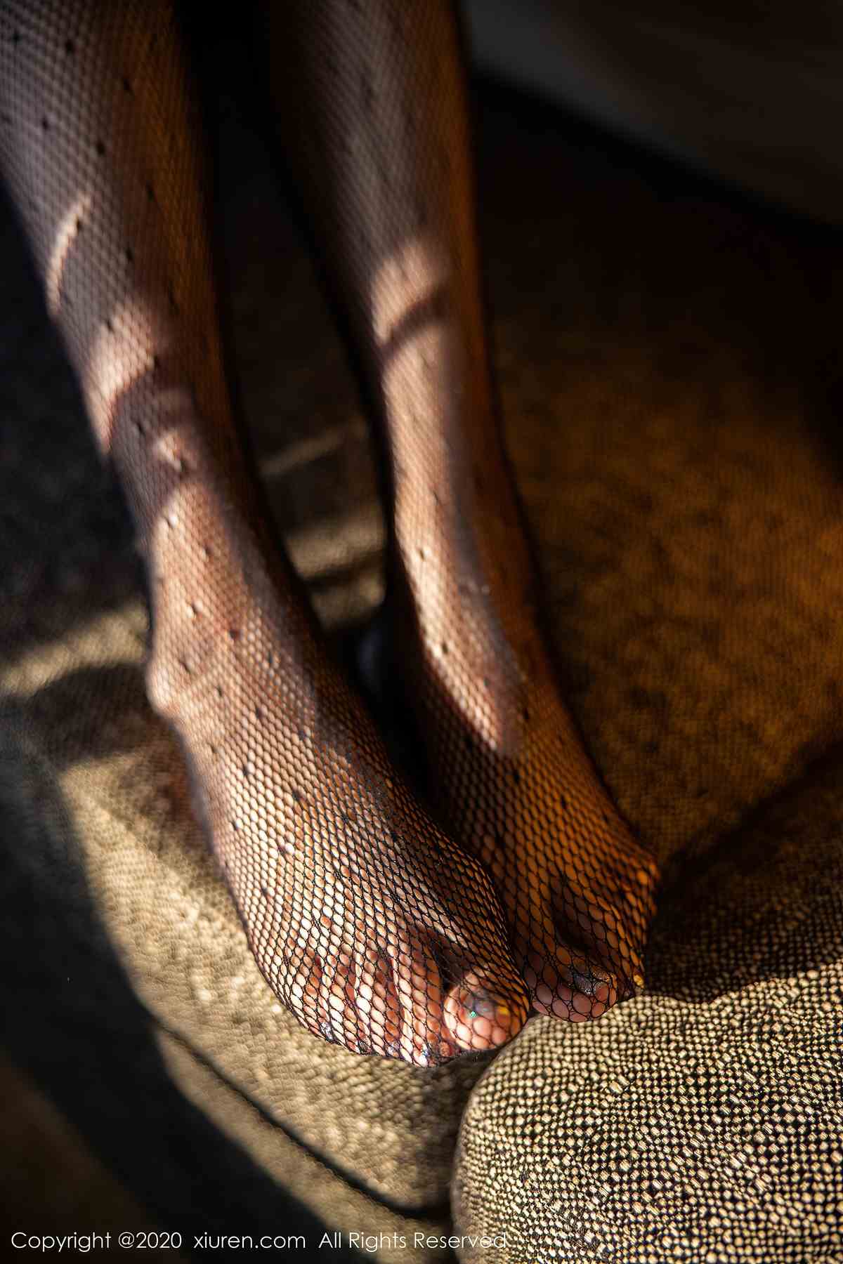 Xiuren秀人网-梦心玥：白衫轻覆月影，黑丝缠梦