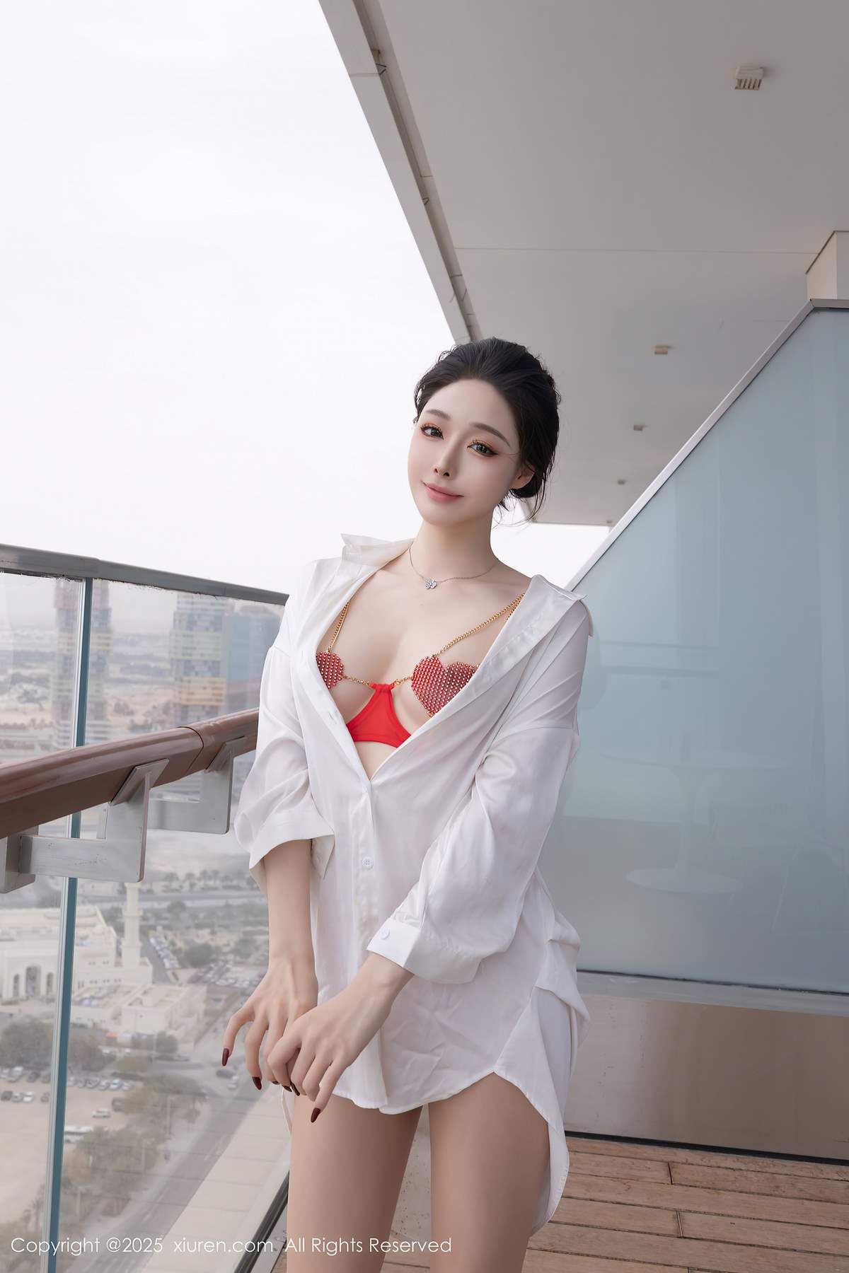 Xiuren秀人网-小逗逗：晨梦红香，白衫轻绽