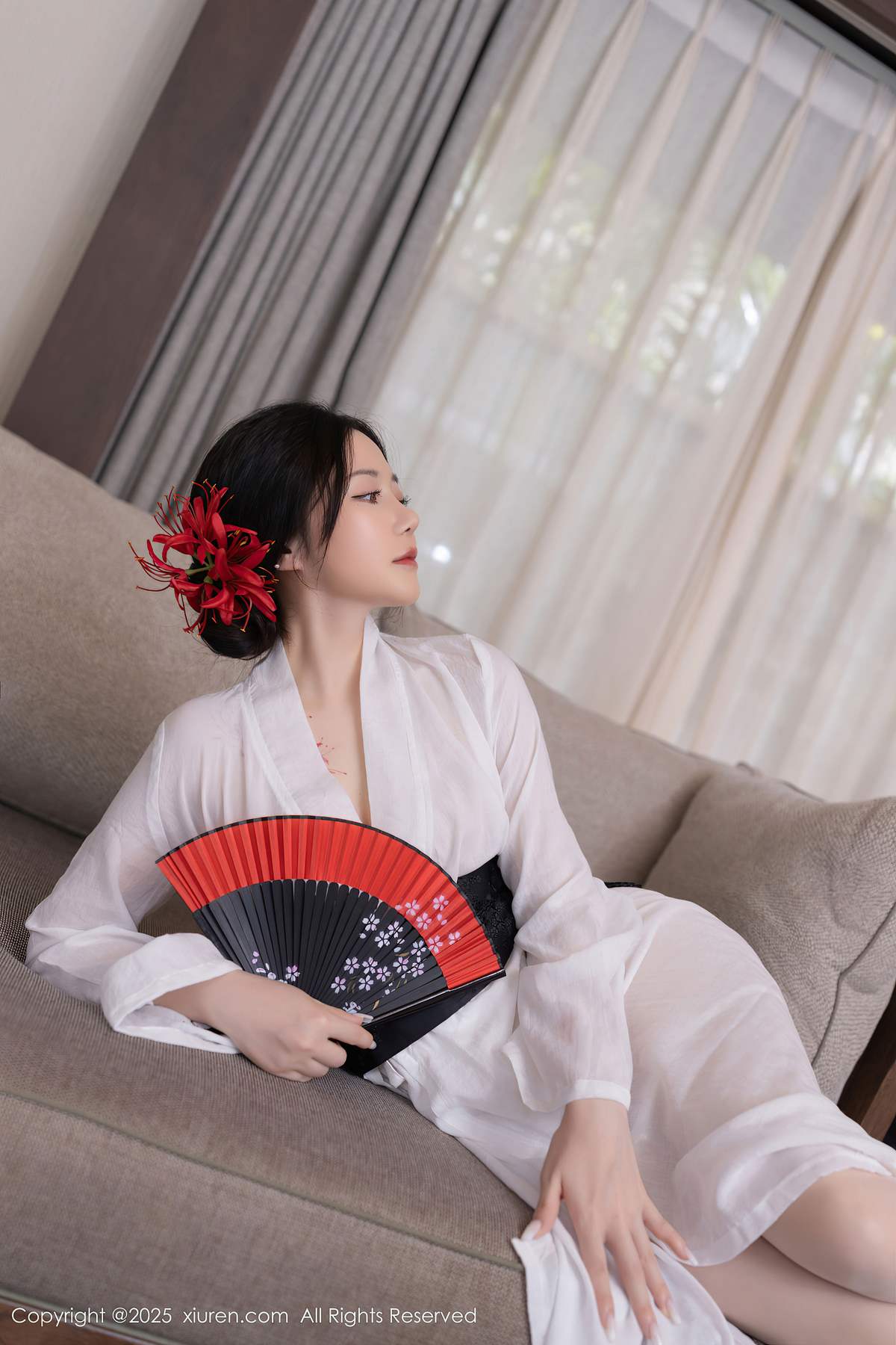 Xiuren秀人网-鱼子酱：白纱映红玫，星眸锁静光