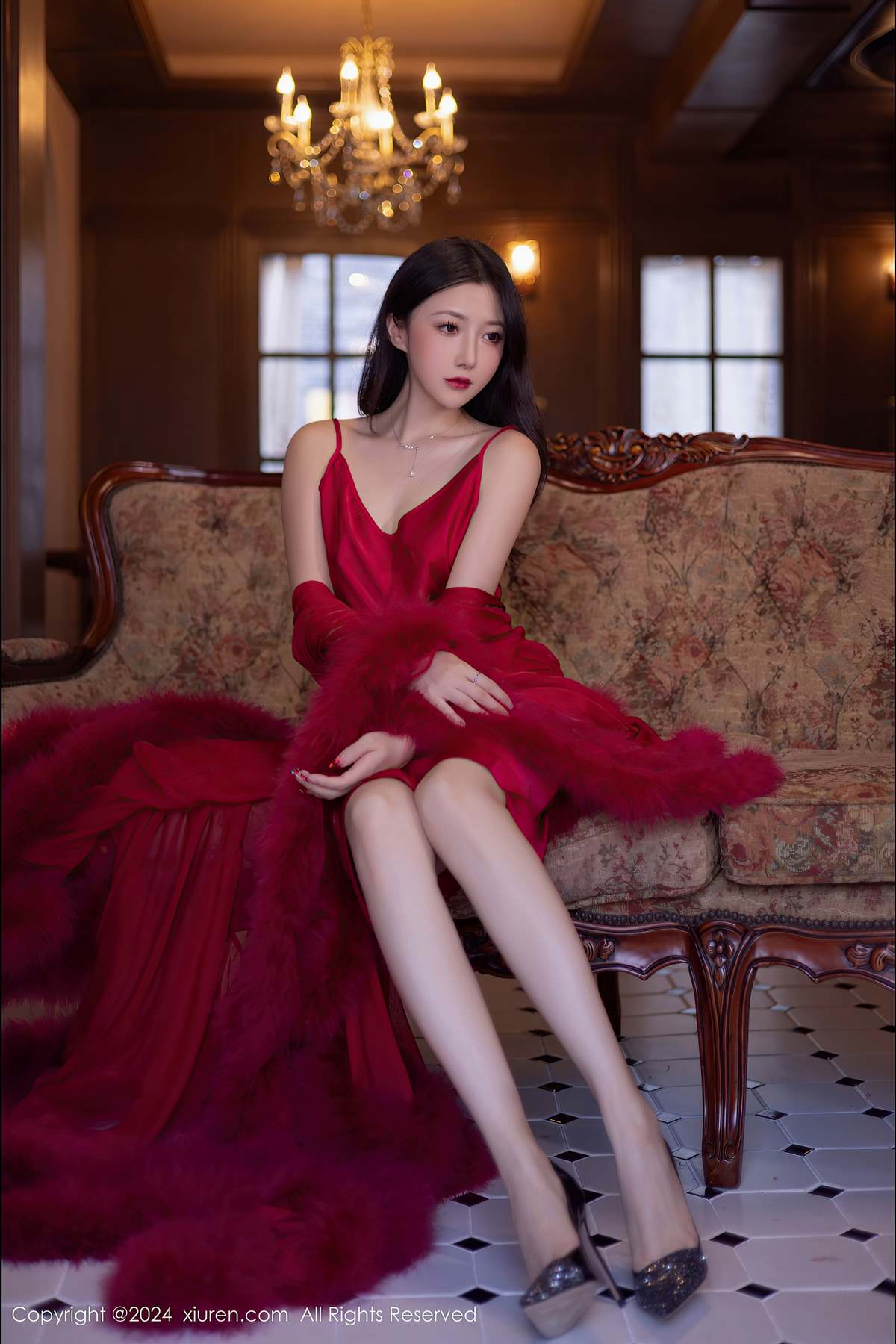 Xiuren秀人网-鱼子酱：红羽轻拂旧梦光影