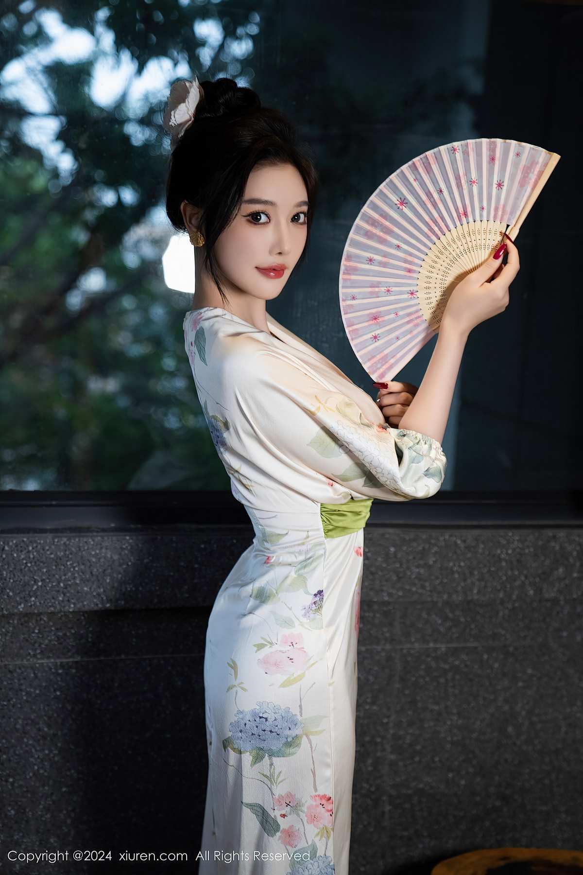 Xiuren秀人网-杨晨晨：霓裳入画，晨光映影赋诗行