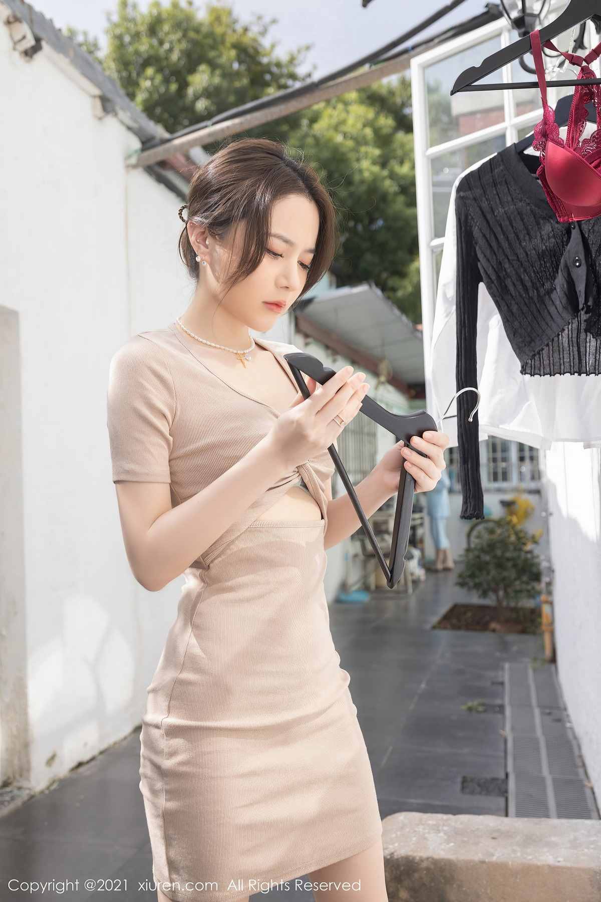 Xiuren秀人网-鱼子酱：光影衣语绘夏色