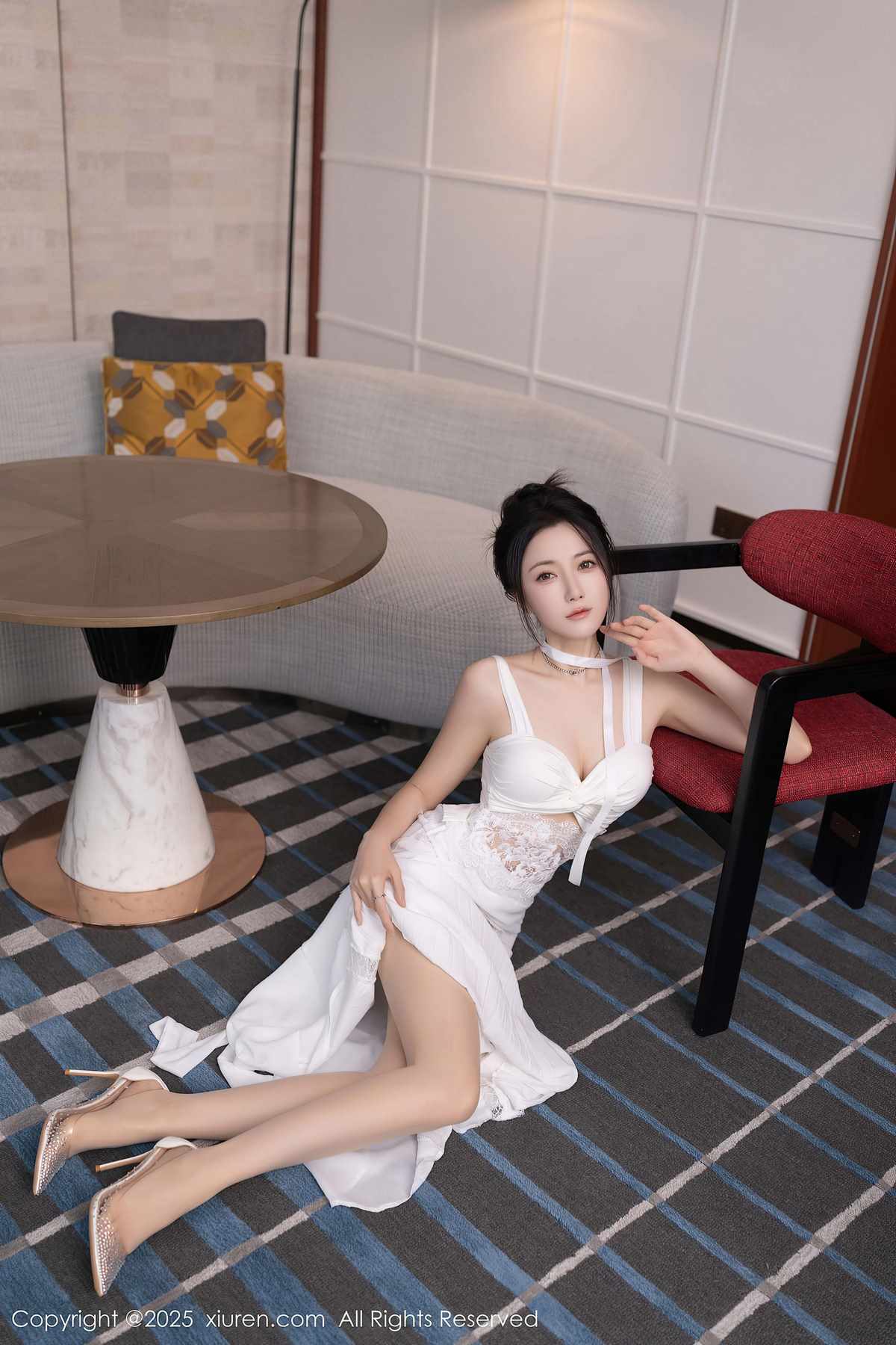 Xiuren秀人网-鱼子酱：白蕾丝映雪影红椅藏香