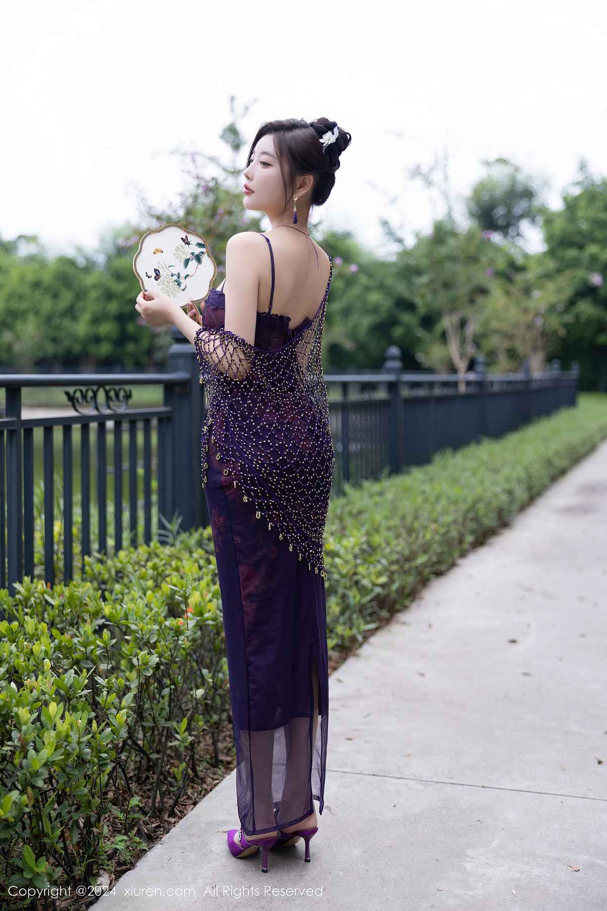 Xiuren秀人网-杨晨晨：光影间曼舞的玫瑰，晨露凝眸处璨然绽放