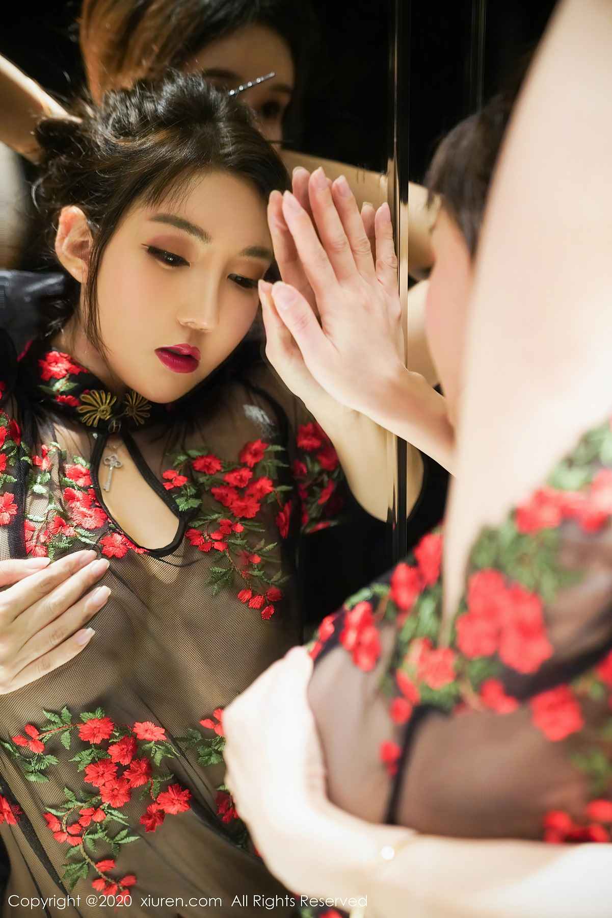 Xiuren秀人网-模特合集：镜中红唇映旗袍