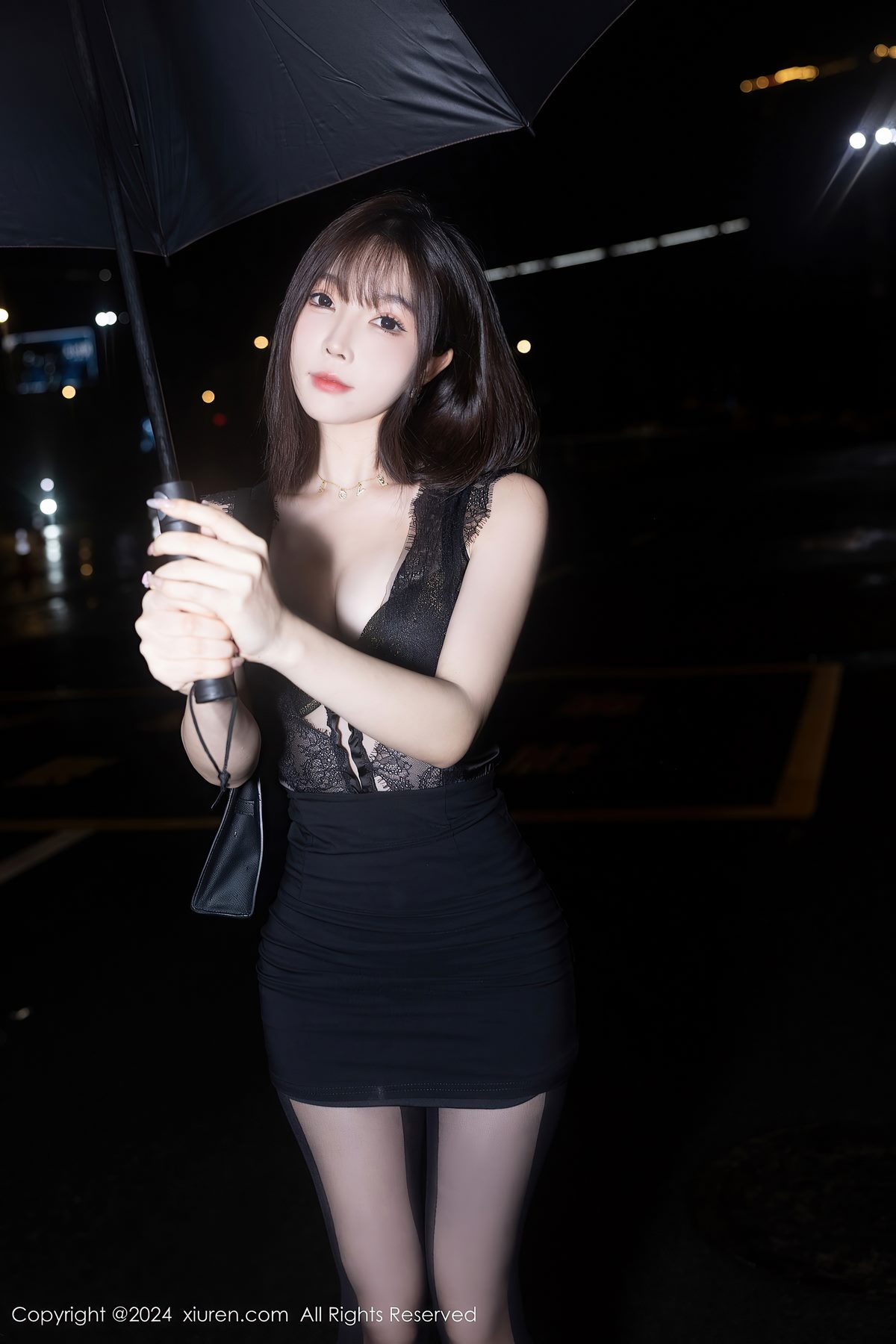 Xiuren秀人网-徐莉芝：夜色黑蕾丝玫瑰盛放