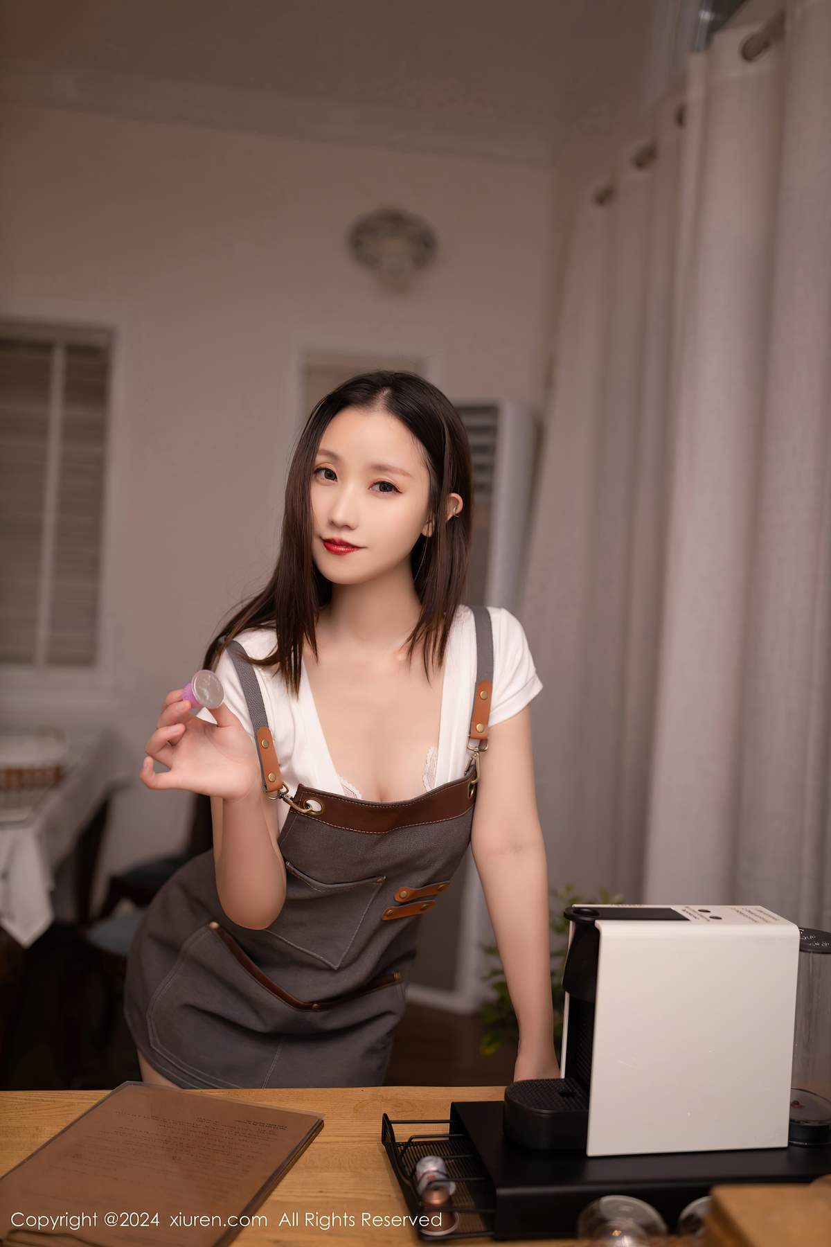 Xiuren秀人网-杏子Yada：晨光微漾的温柔剪影